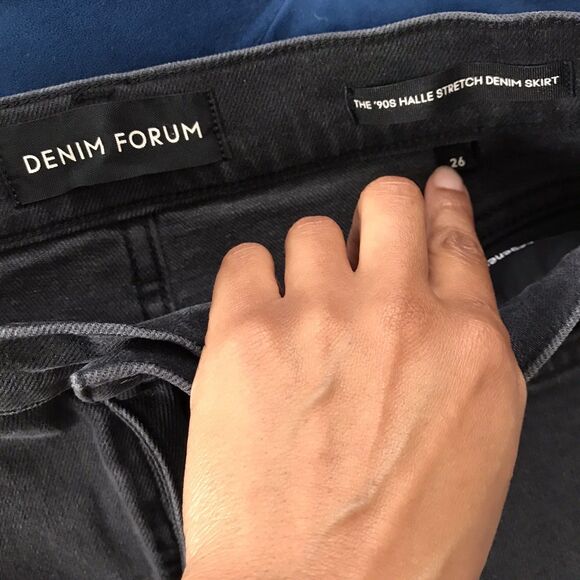 Aritzia Denim Forum 90s Matte Black Halle Stretch Knee Length Pencil Skirt Sz 26 - Picture 9 of 9